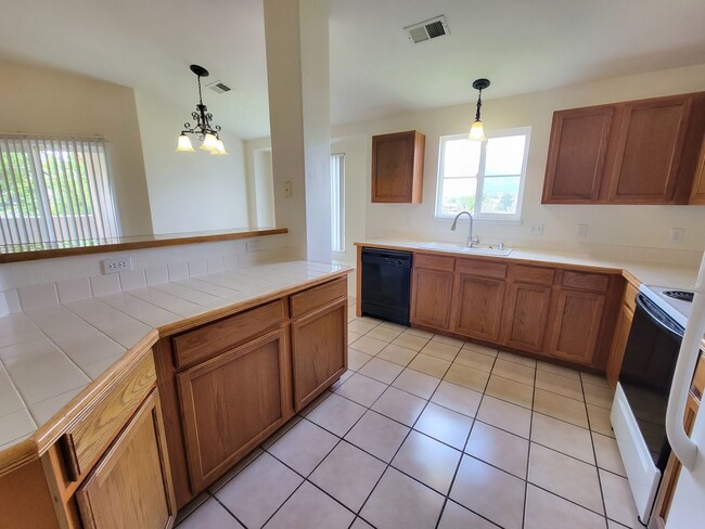 Building Photo - 3650 Strawberry Field Grove