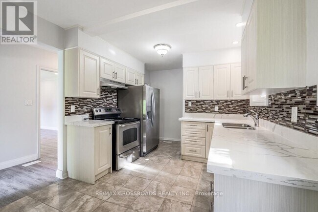 Building Photo - 407 Marybay Crescent