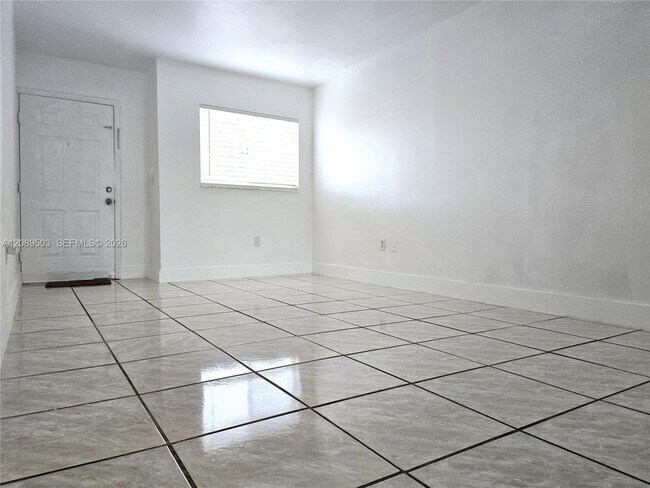 Foto del edificio - 800 SW 104th Ct