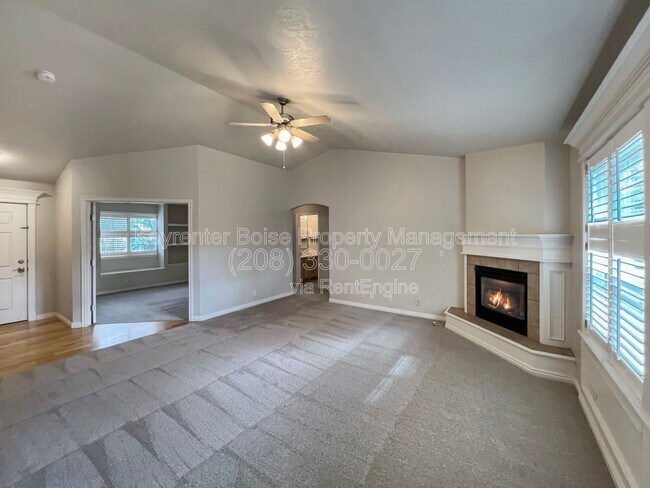 Foto del edificio - 2403 E Indian Creek Dr