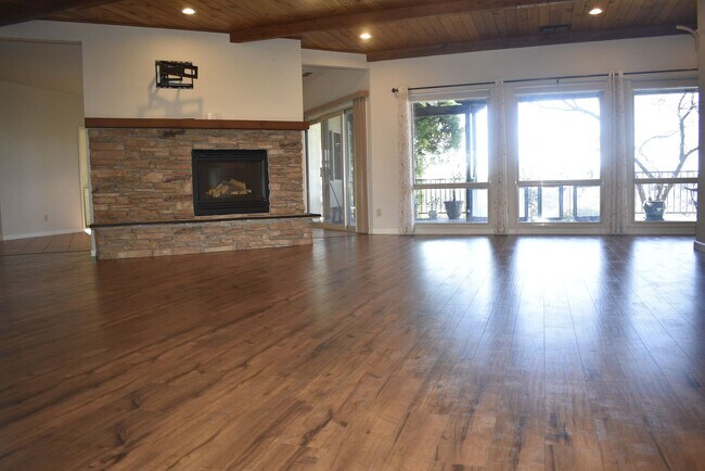 Building Photo - 1496 Bolivar Ct