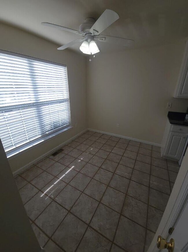 Foto del edificio - 499 Upland St