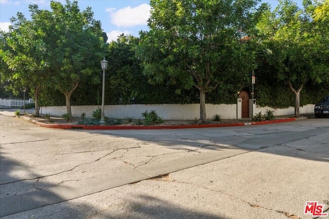 Foto del edificio - 1901 El Cerrito Pl
