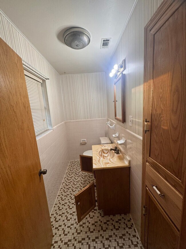 Foto del edificio - 196 Burney Dr