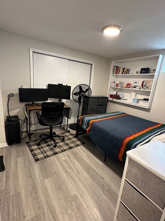 Foto del edificio - Perfect 2bed/1bath, backyard, parking avai...