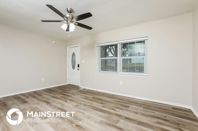 Foto del edificio - 1171 Lakeview Dr