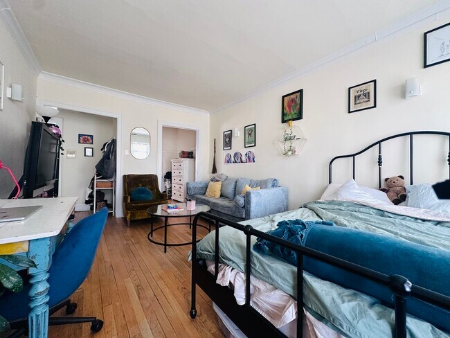 Foto del edificio - 5056 N Wolcott Ave