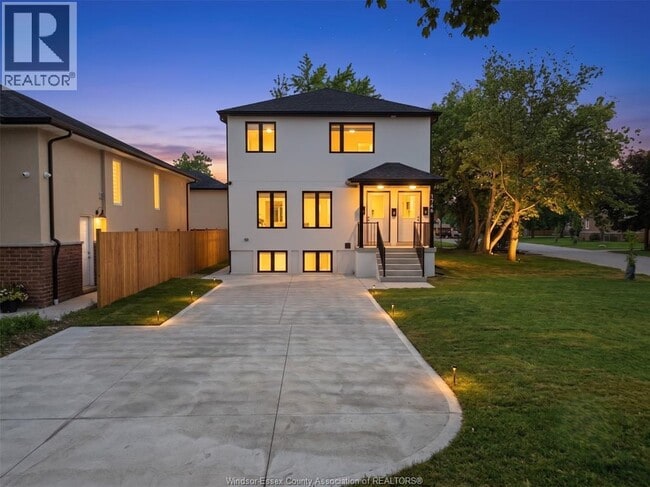 Building Photo - 1746 Buckingham Dr