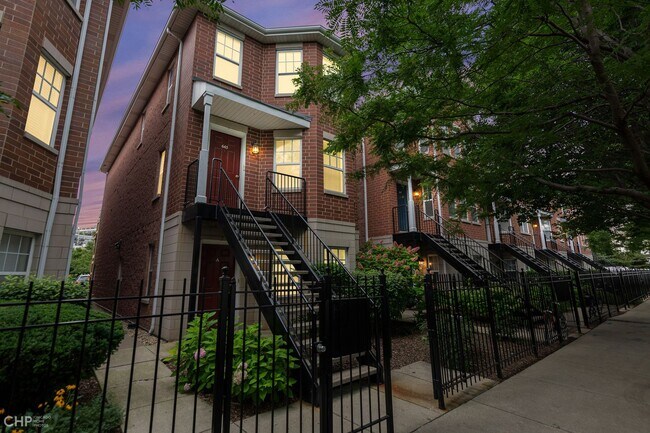 Foto del edificio - 645 W Elm St