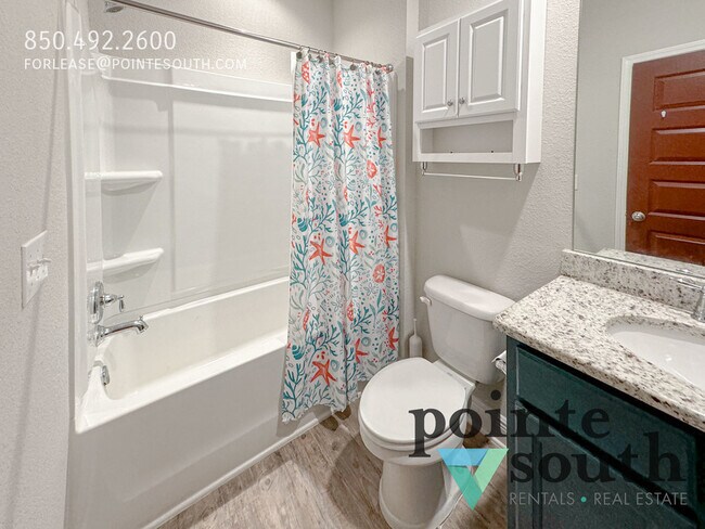 Foto del edificio - Luxurious Home in Gated Community