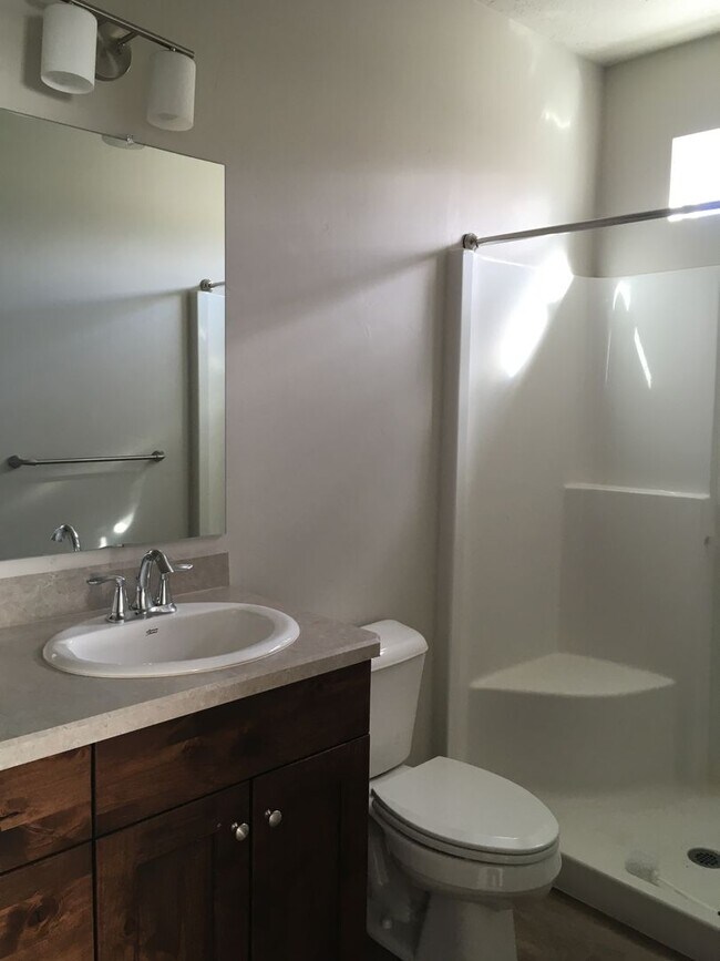 Building Photo - Modern 3-Bedroom home– Perfect for Your Ne...