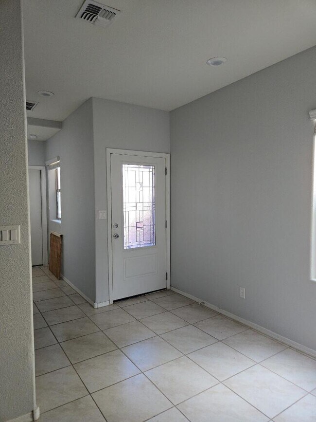 Building Photo - 1616 Volponi Dr SE