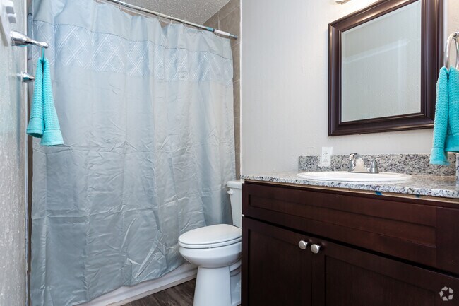 2HAB,1BA-796 ft² - University Club Apartments