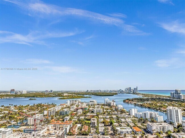 Foto del edificio - 9901 E Bay Harbor Dr