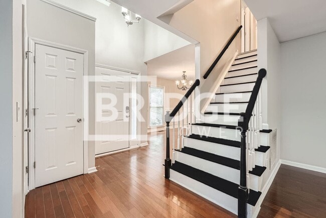 Building Photo - 204 Edgewater Dr NW