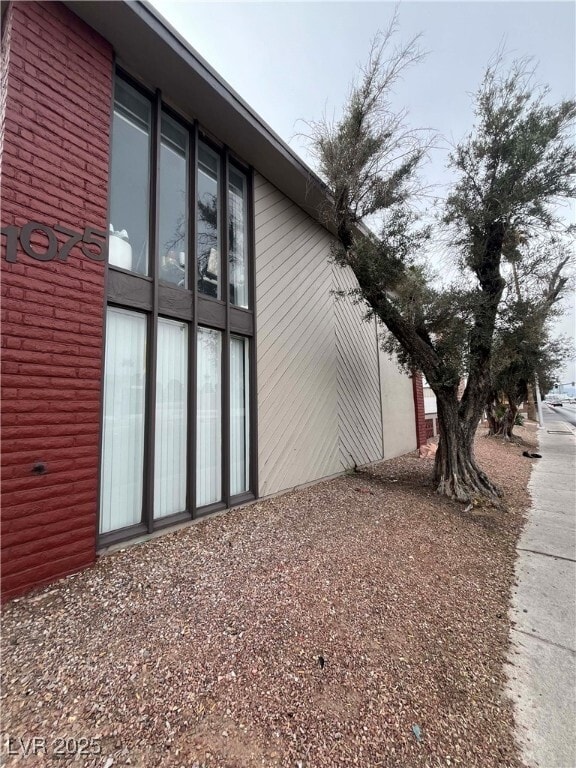 Building Photo - 1075 E Desert Inn Rd