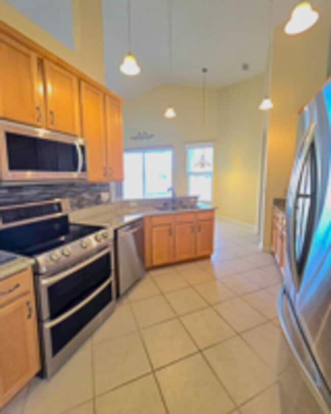 Building Photo - 691 Lakeworth Cir