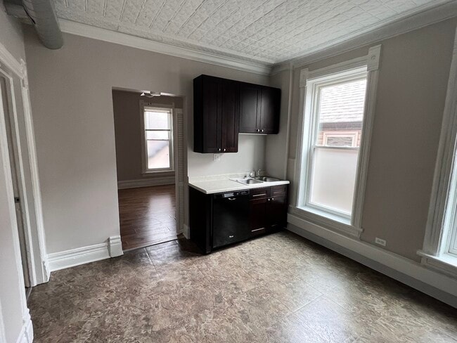 Building Photo - 1744 W 18th Pl