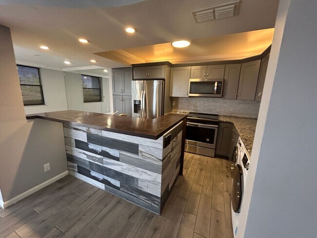 Foto del edificio - Stunning 2/2 condo
