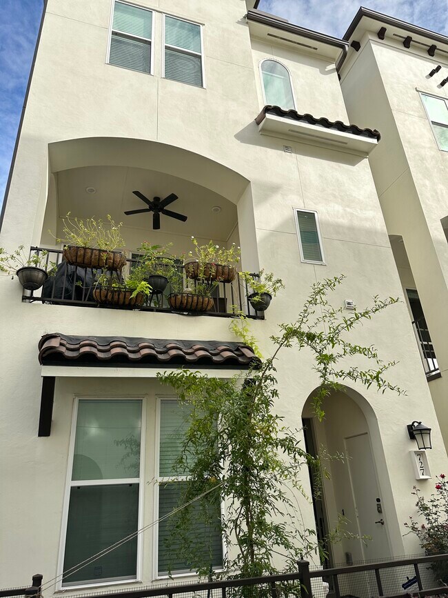 Foto del edificio - 727 Leverkuhn St