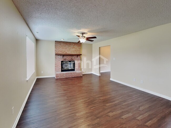 Foto del edificio - 5363 Rolling River Ct