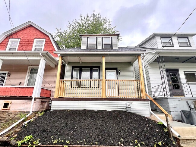 Building Photo - Beaver Falls - 2 Bedroom 1 Bathroom - Newl...