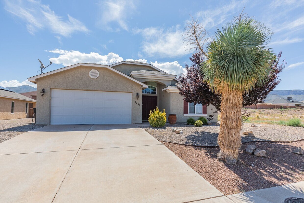 Foto principal - Spacious 4 Bedroom Home