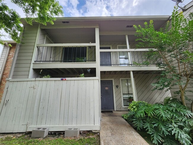 Foto del edificio - 17331 Red Oak Dr