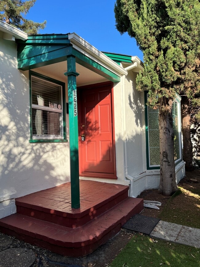 Building Photo - 1625 California St