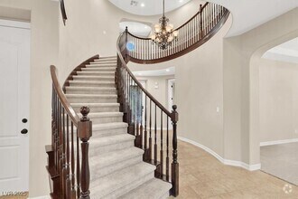 Building Photo - 74 Contrada Fiore Dr