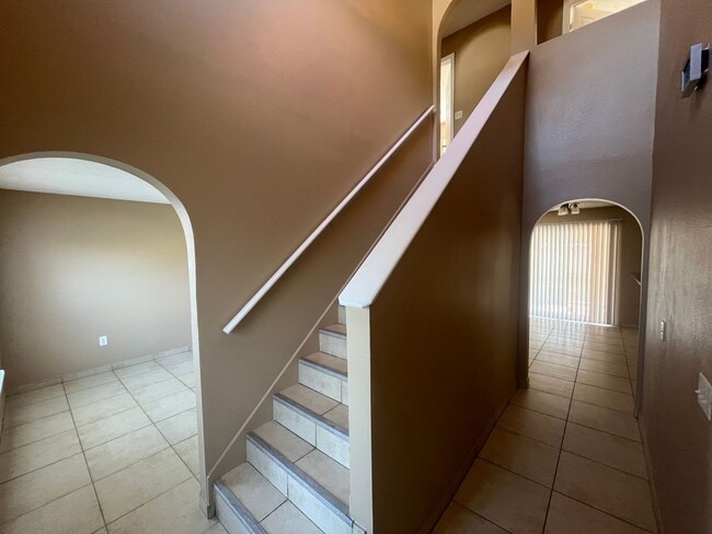 Building Photo - 204 Canterbury Ct