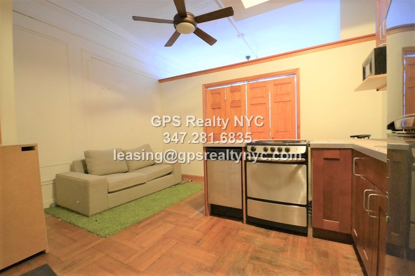 Primary Photo - 339 W 71st St