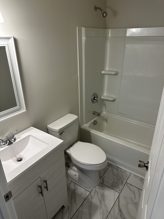 Building Photo - 504 Saunders Pl