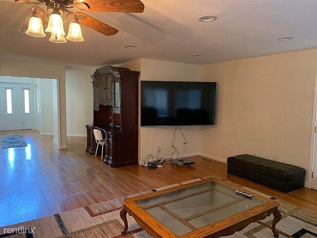 Building Photo - 1 br, 1.5 bath House - 206 Ramada Lane 1