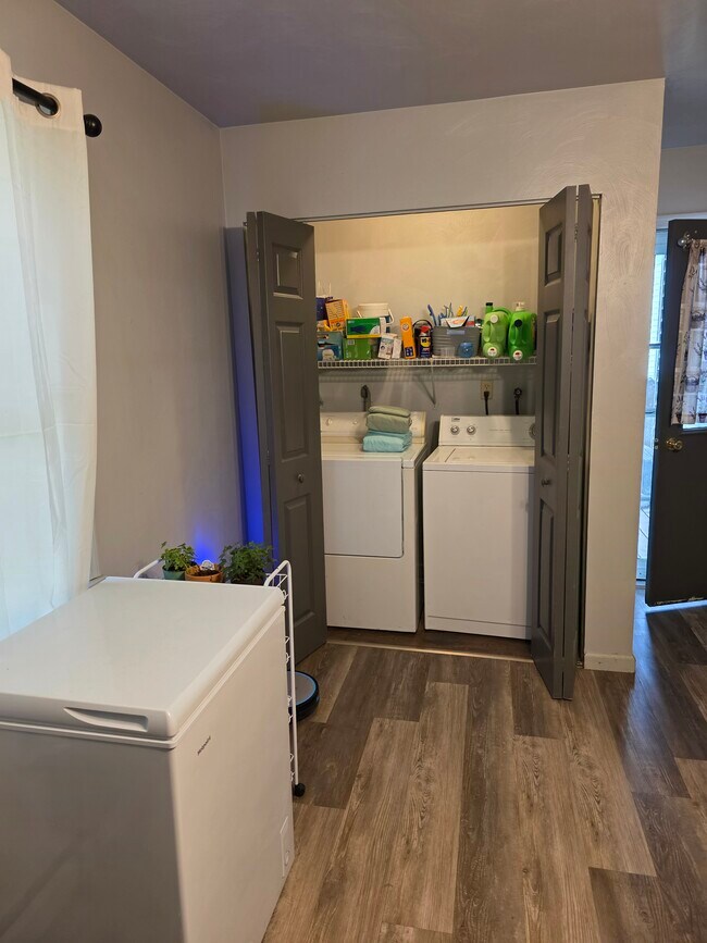 Foto del edificio - 1148 Creekside Dr
