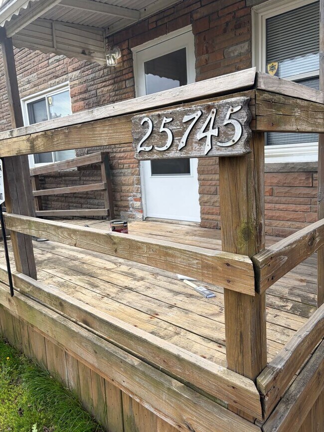 Foto del edificio - Renovdated 3 bedroom, 1 bathroom bungalow
