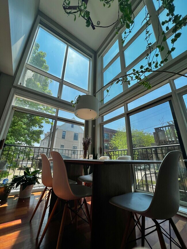 Foto del edificio - 1700 N Talman Ave
