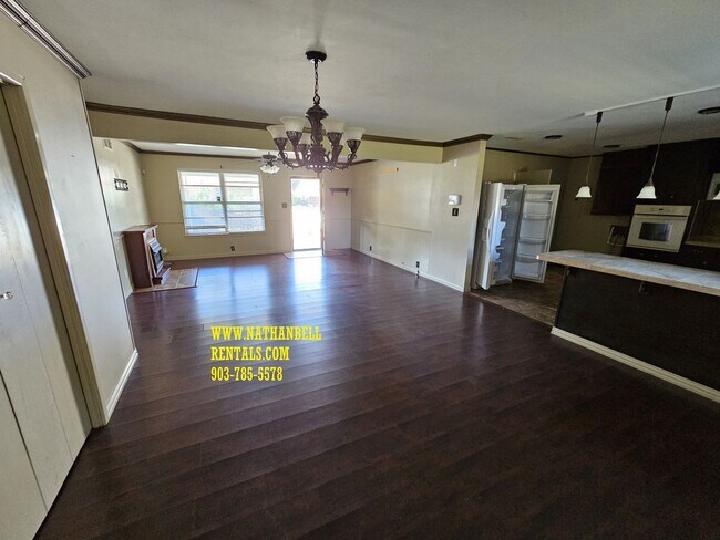 Foto del edificio - 3165 E Houston St