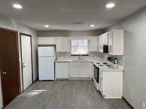 Building Photo - 1150 Gentry Dr