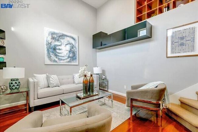 Foto del edificio - $3,490 / GORGEOUS  3 BEDROOM MODEL TOWN HO...