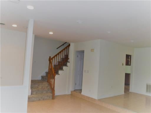 Building Photo - 1363 Thomas Ave