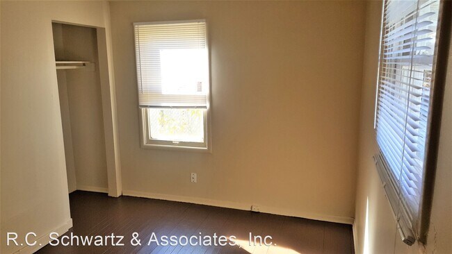 Building Photo - 2 br, 1 bath House - 6008 N. Douglas Dr.