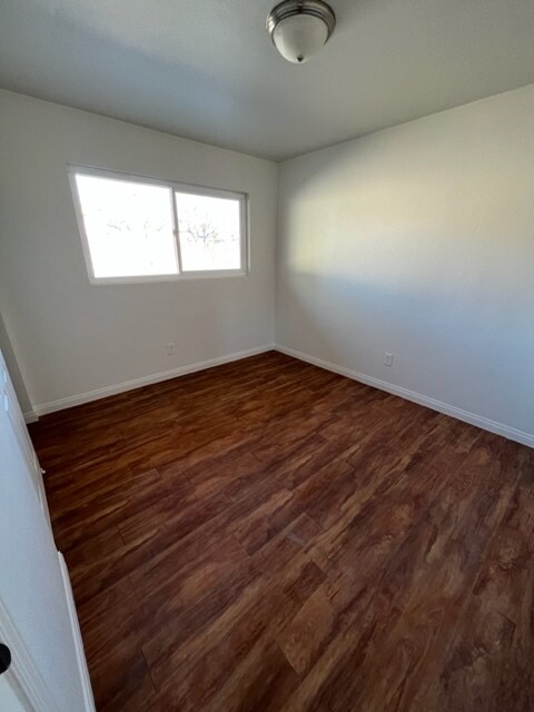Building Photo - 49392 Senilis Ave