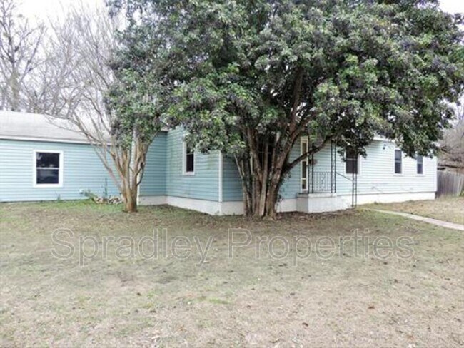 Building Photo - 1901 Monticello Rd