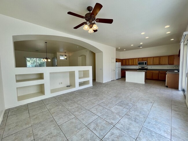 Building Photo - 25 W Camino Rancho Cielo