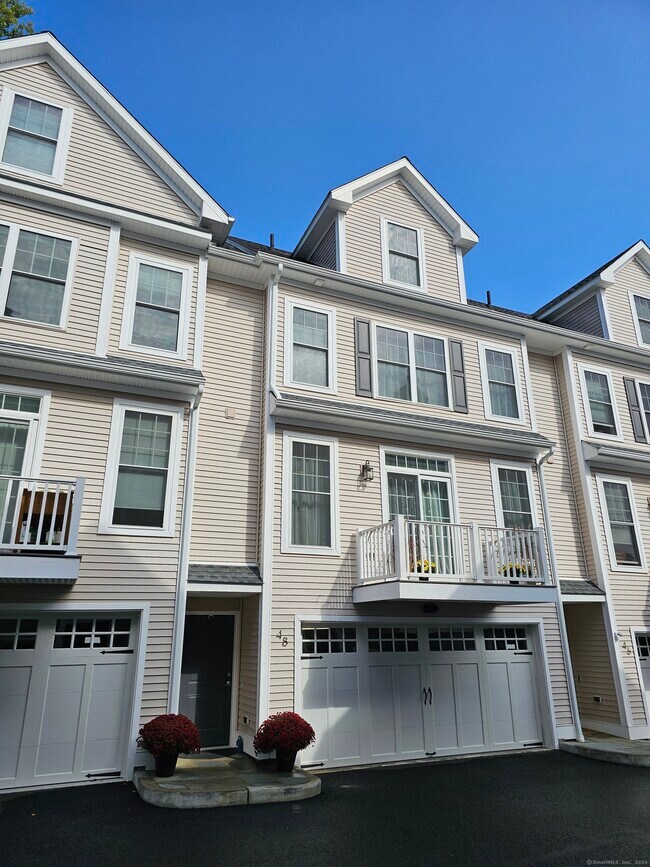 Building Photo - 115 Colonial Rd