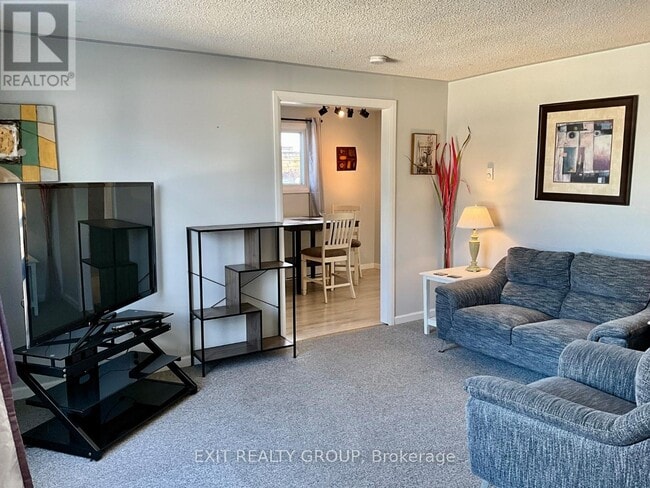 Building Photo - 156 Moira St E