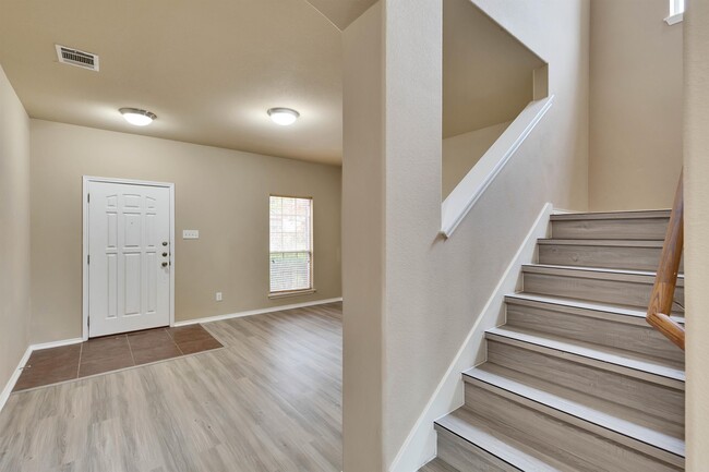Building Photo - 11725 Channing Dr