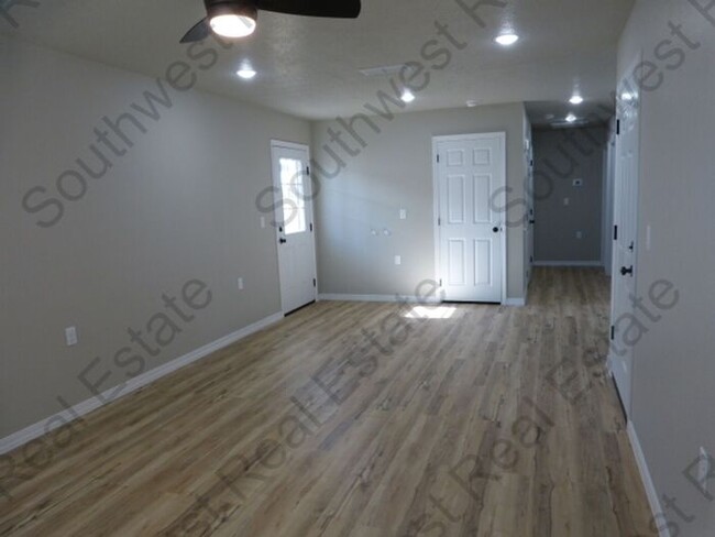 Foto del edificio - Beautiful 2 bed 2 bath 1 car Garage