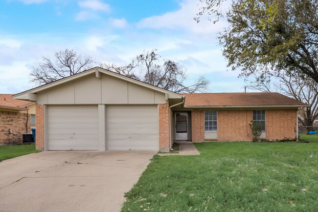 Building Photo - Move in ready Garland home with 4 bedrooms!